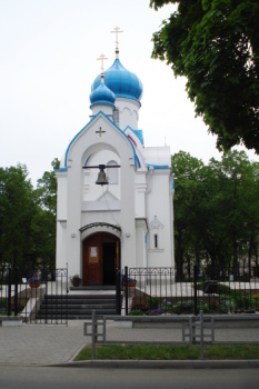 Фасад Храм-часовни Александра Невского (вид спереди, май 2009)